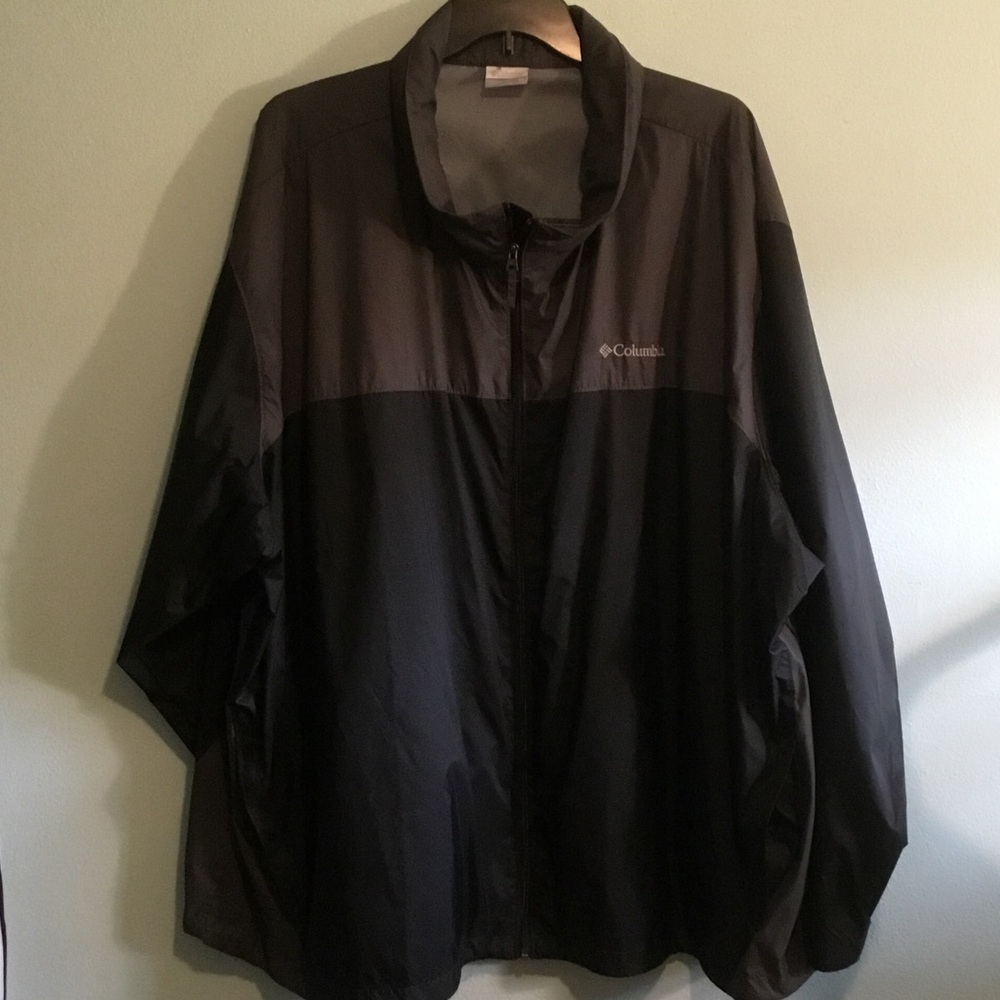 Columbia Men’s Black and Dark Gray Lightweight Windbreaker